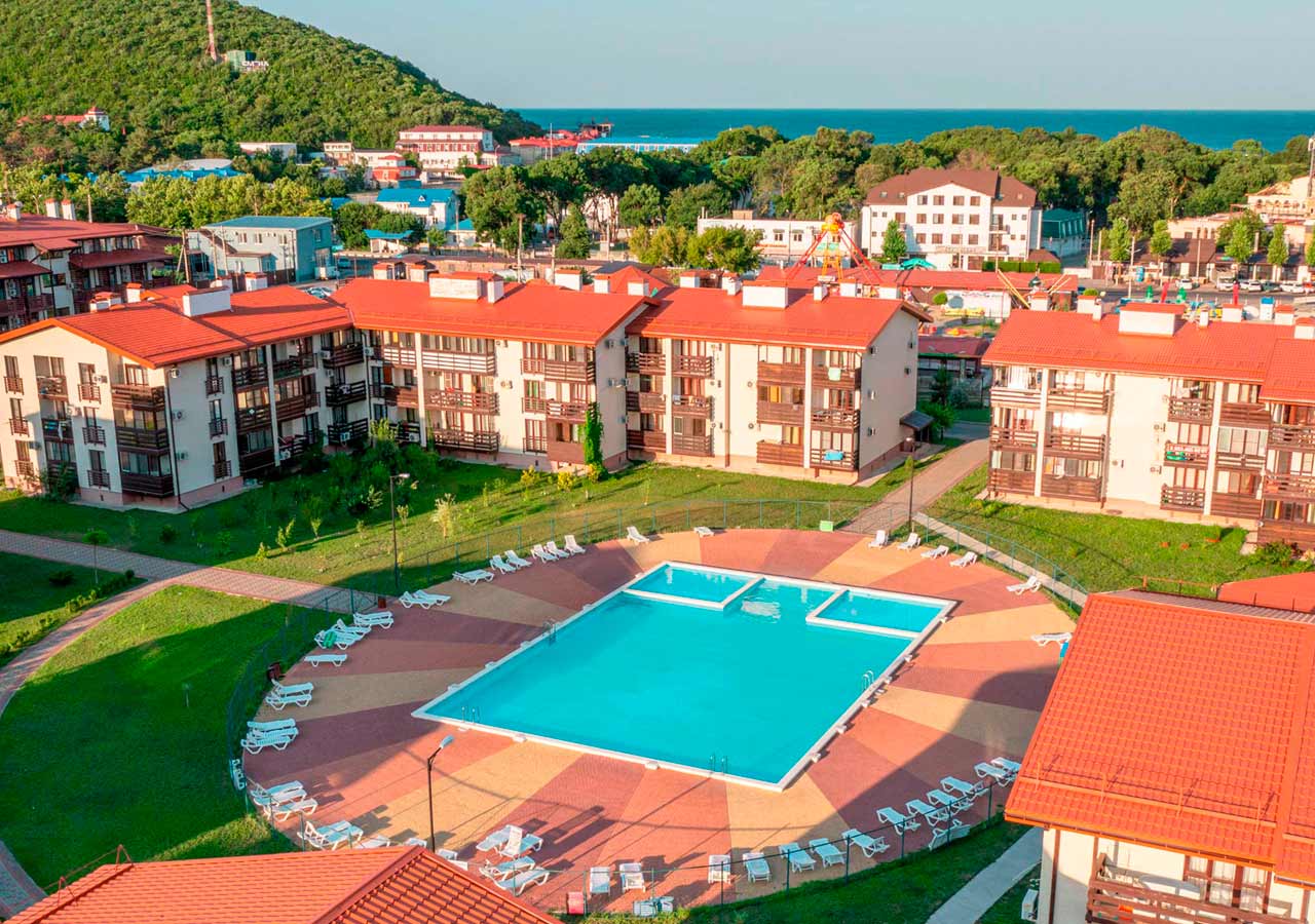 бассейн с высоты